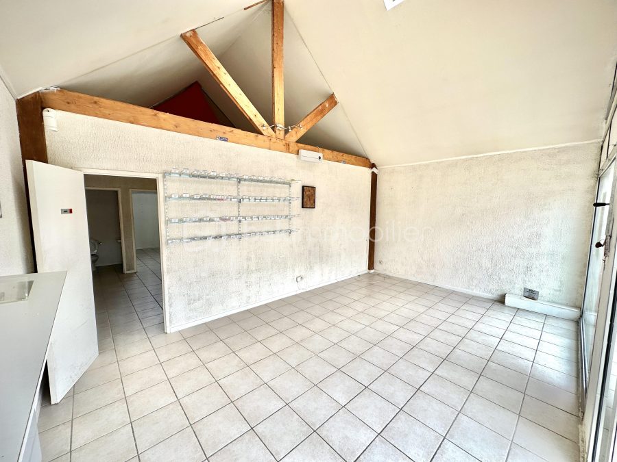 Local commercial de 67 m² à Ergue-Gaberic — photo 2